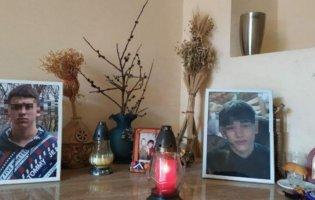 «На нозі була діра до самої кістки»: на Львівщині батьки звинувачують медиків у смерті сина