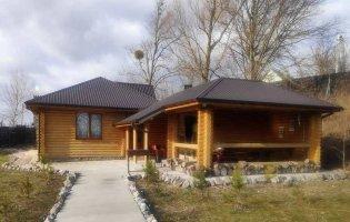 Дерев’яний будинок, піч і лазня: де відпочити поблизу Луцька