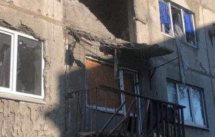 На Донеччині бойовики обстріляли багатоповерхівку: є поранений