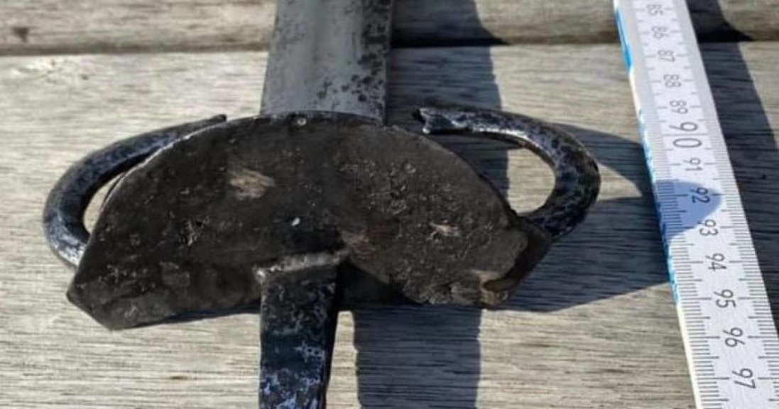 У Тернопільській області археологи знайшли унікальний 500-річний меч