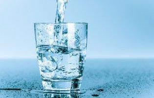Наскільки шкідливо запивати їжу: вся правда про воду