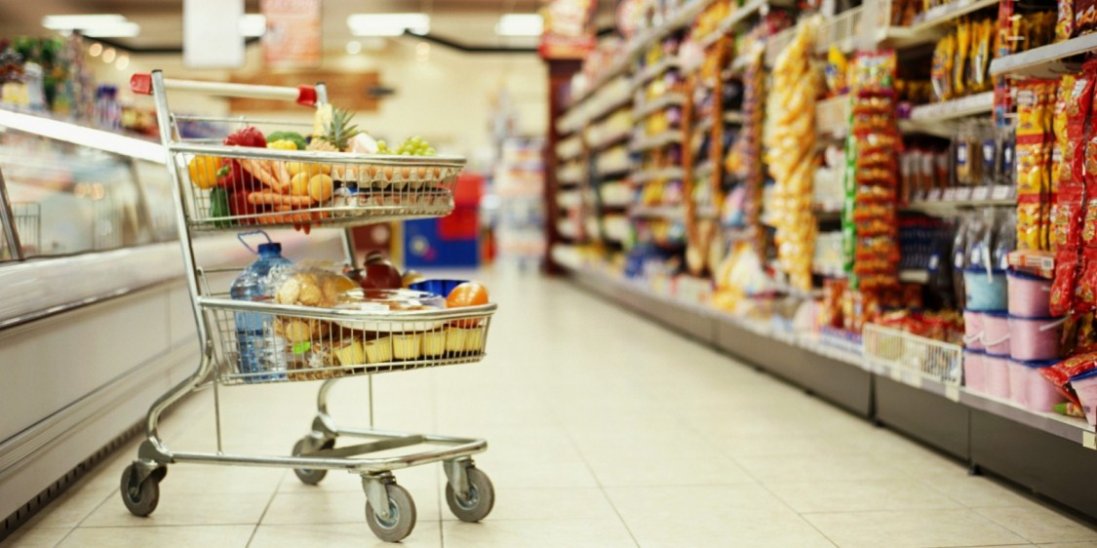 В супермаркеті охоронці напали на покупців, які вказали на «прострочку»