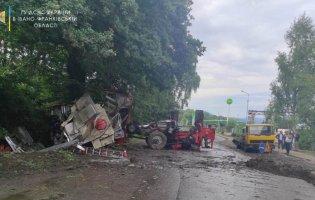 На Франківщині перекинулося пожежне авто: постраждало 6 рятувальників