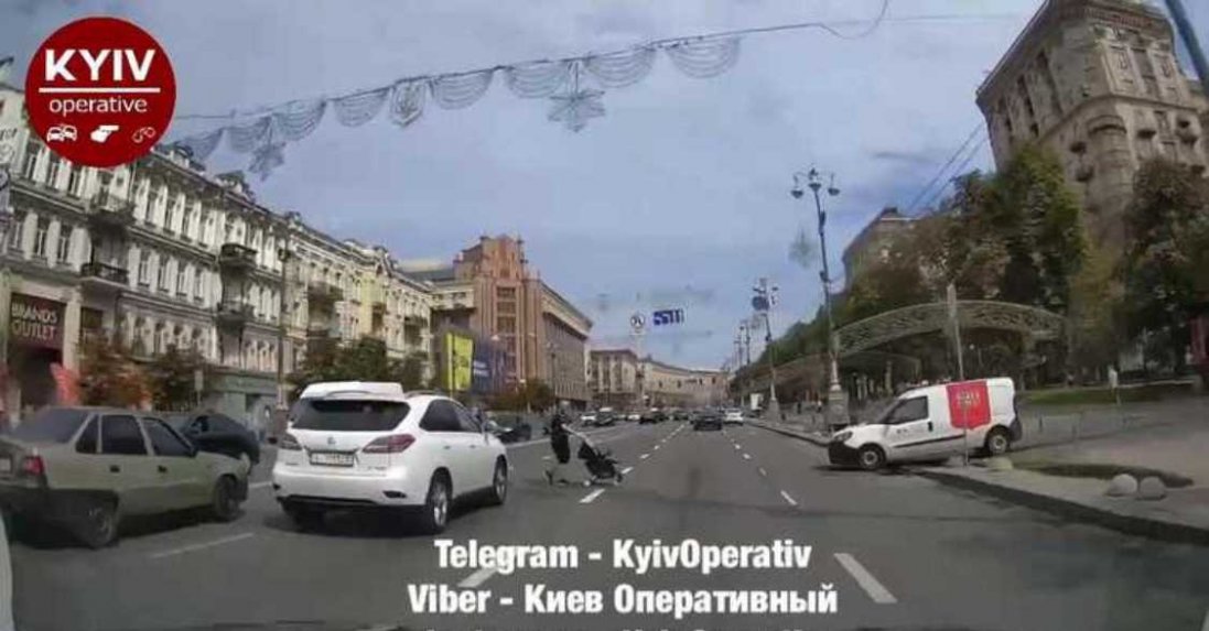 У Києві батьки-камікадзе з дитиною перебігали 8 смуг дороги