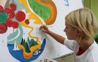 Молодь Підгайцівської громади розробила малюнок муралу з нагоди 30-річчя України