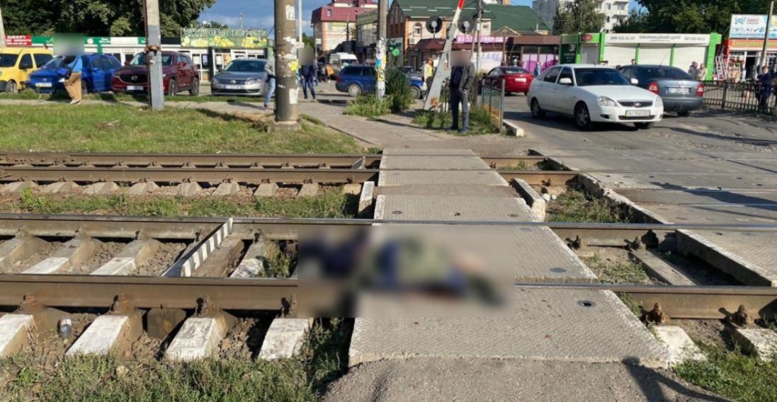 На Київщині під колесами потяга померла дитина