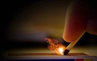 У Маріуполі 3-річна дитина підпалила себе: лікарі борються за її життя