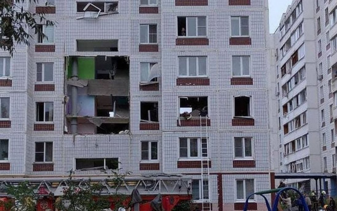 Під Москвою прогримів потужний вибух у багатоповерхівці: рухнули кілька поверхів, чимало людей постраждали