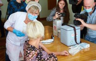 У Франківську депутатів міськради на сесії вакцинували від COVID-19