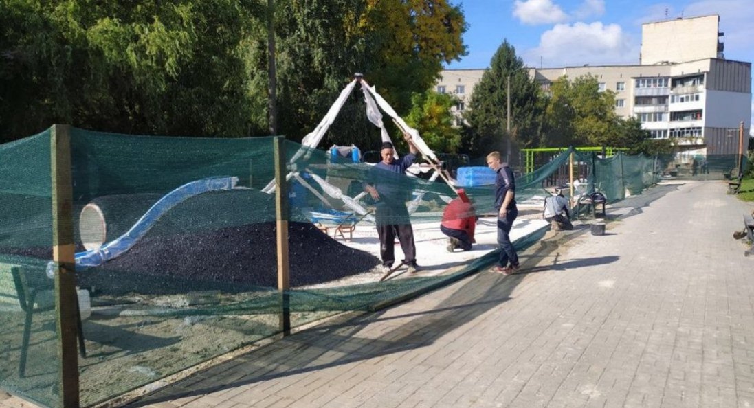 Скейт-зона та канати: як у Луцьку облаштовують урбан-парк