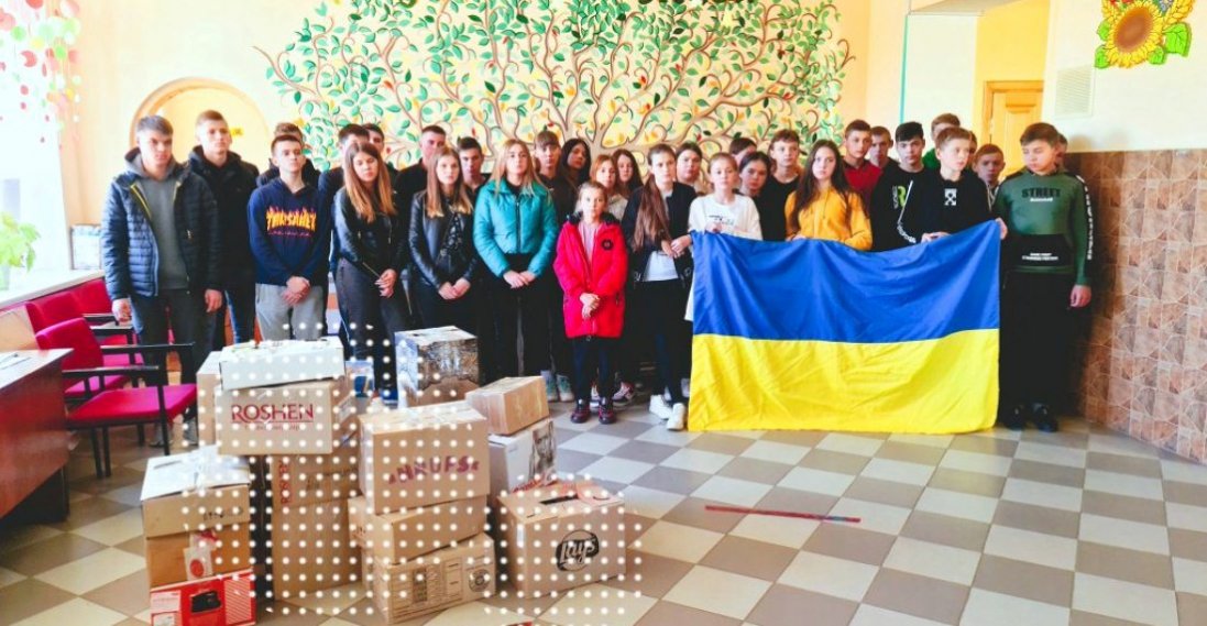 Школярі Лищенського ліцею передали на схід гостинці для військових