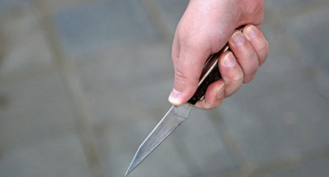 Прокинувся від удару ножем: у Харківській області чоловік жорстоко помстився своїй приятельці