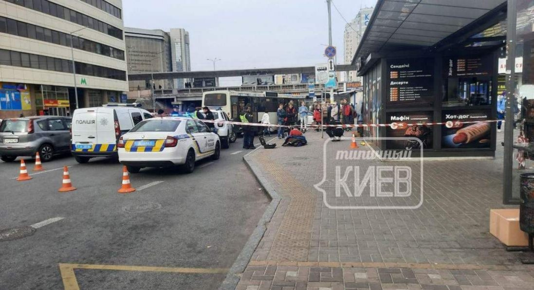 У Києві п'яний чоловік порізав ножем перехожого