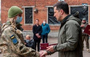 Під обстрілами у багнюці врятувала українських захисників