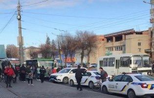 Недотримання карантинних вимог: у Луцьку патрульні затримали водія маршрутки