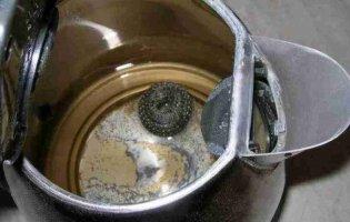 Чому насправді треба чистити чайник від накипу