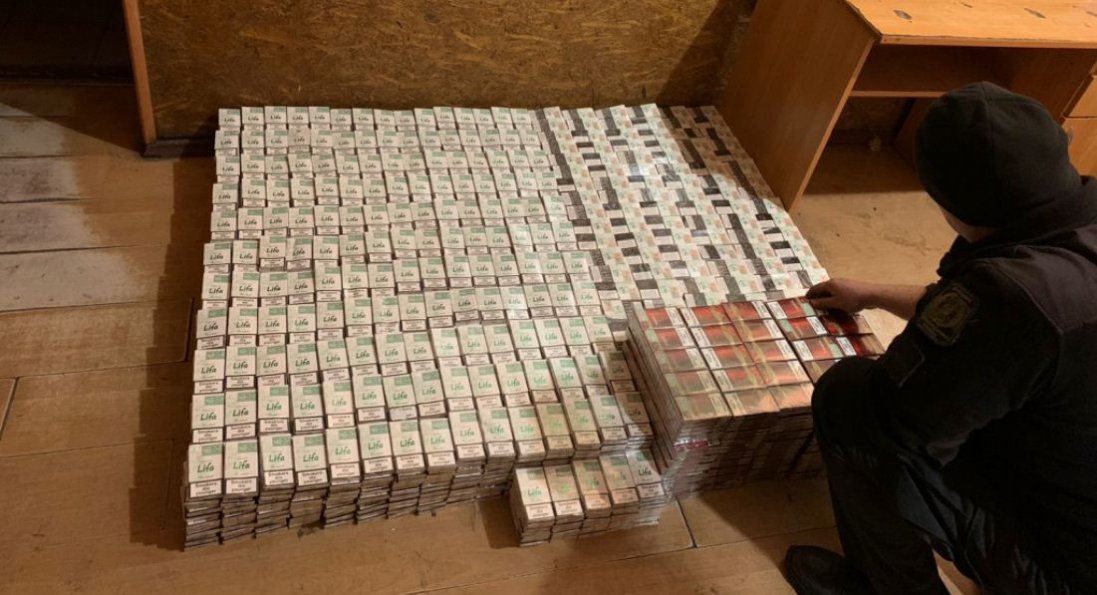 На Волині через кордон намагалися провезти більше 3500 пачок цигарок