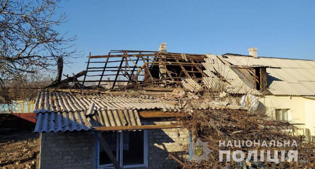На Донбасі - нові обстріли: два будинки зруйновані, п'ять пошкоджені
