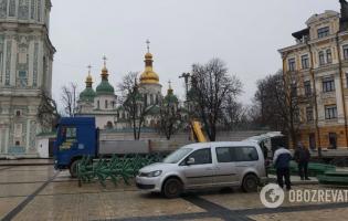 У Києві монтують головну ялинку країни