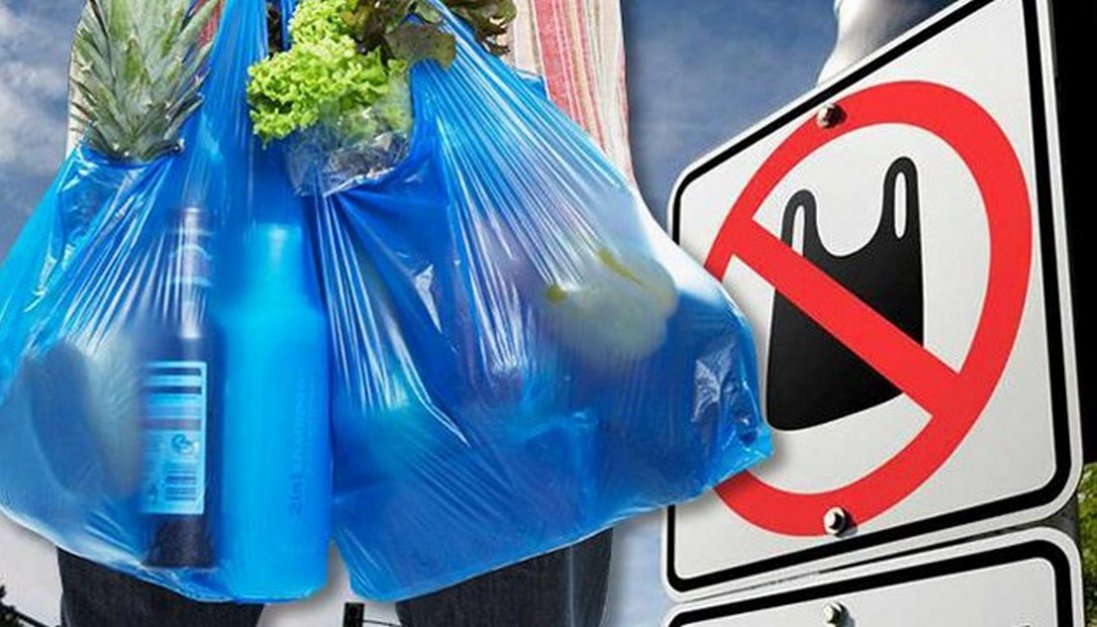 Заборона на пластикові пакети стосуватиметься не всіх: де залишать
