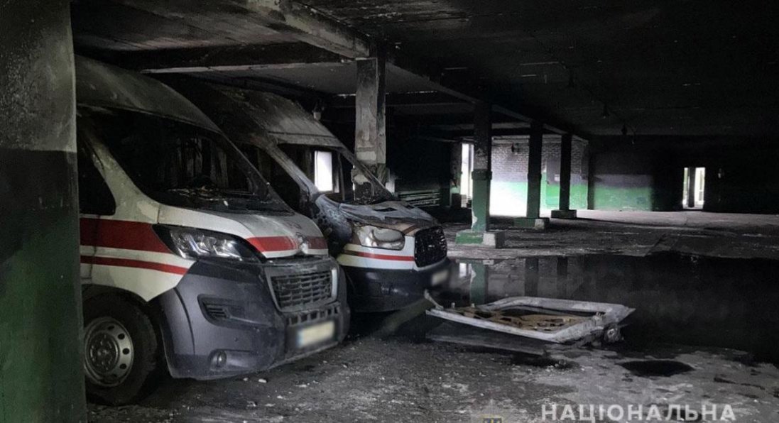 На Донеччині - пожежа в диспетчерській «швидкої»: горіло 10 авто