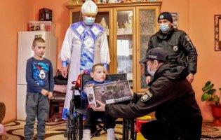 В Україні дитина шукала Миколая через поліцію, щоб той приніс подарунок братові