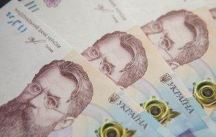 Витратили вже понад 130 мільйонів: що купують українці за тисячу Зеленського