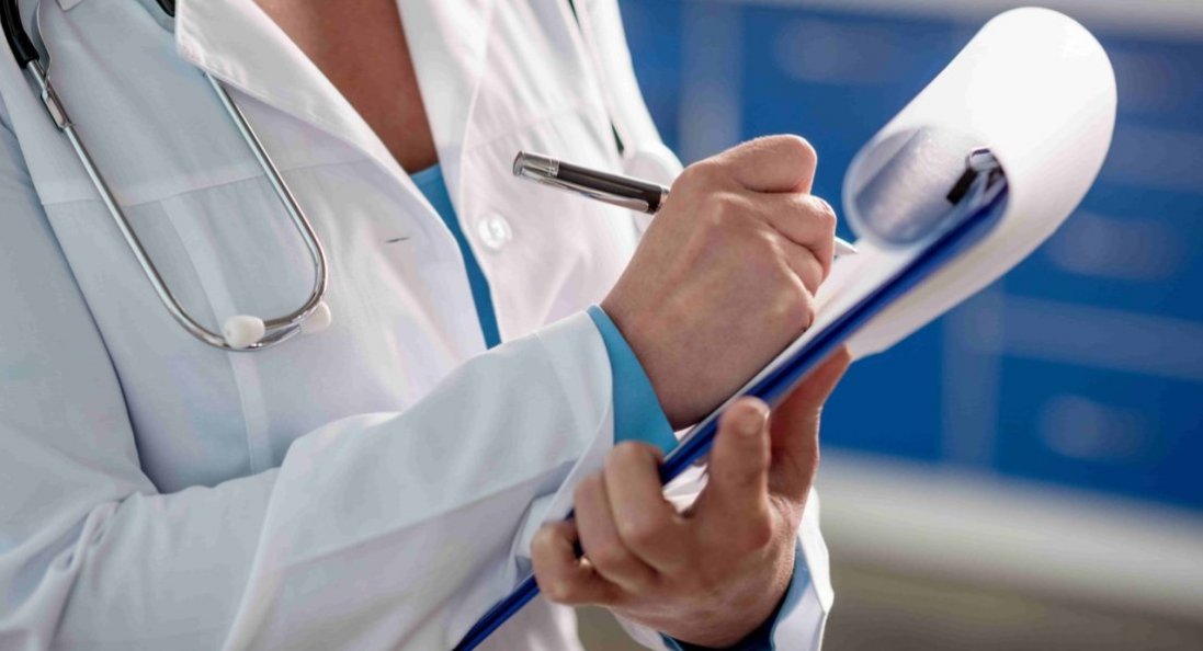 У Луцьку звільнилося багато сімейних лікарів. Чому?