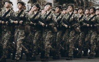 В Україні переглянуть список військовозобов'язаних професій для жінок