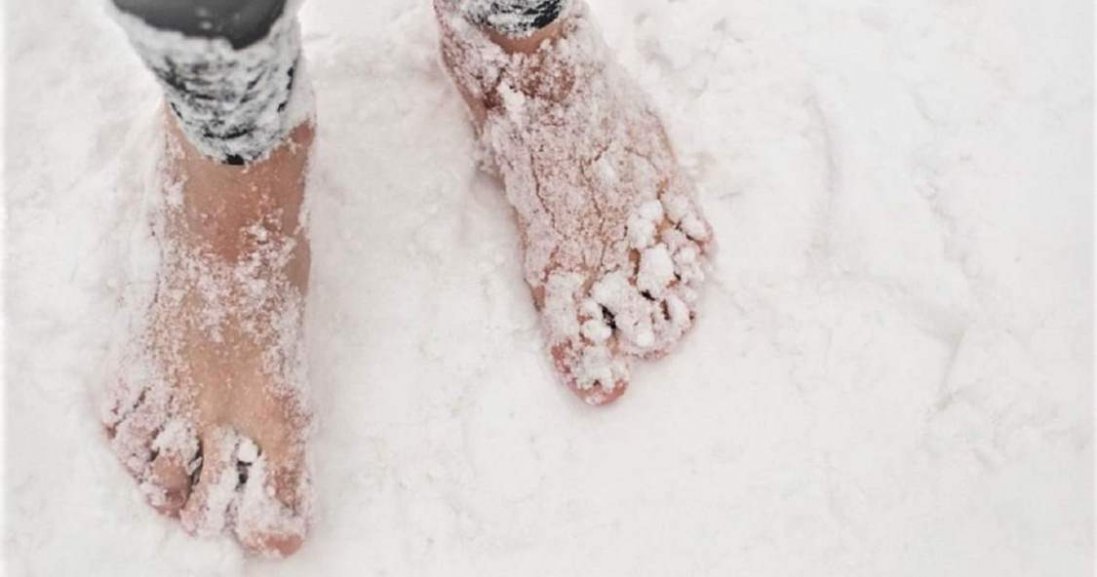 В Чернігові жінка ходить босоніж навіть у люті морози: усі подробиці