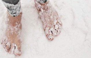 В Чернігові жінка ходить босоніж навіть у люті морози: усі подробиці