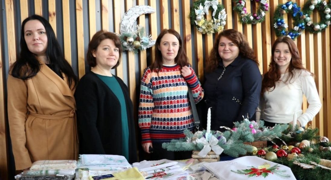 Луцький НТУ представив різдвяну благодійну виставку