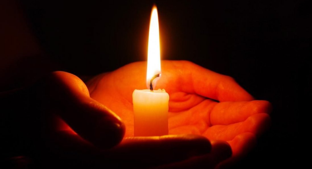 Вибух у лікарні на Прикарпатті: пожежу спричинила «заупокійна свічка»