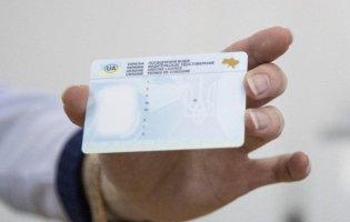 Українці почали отримувати нові посвідчення водія