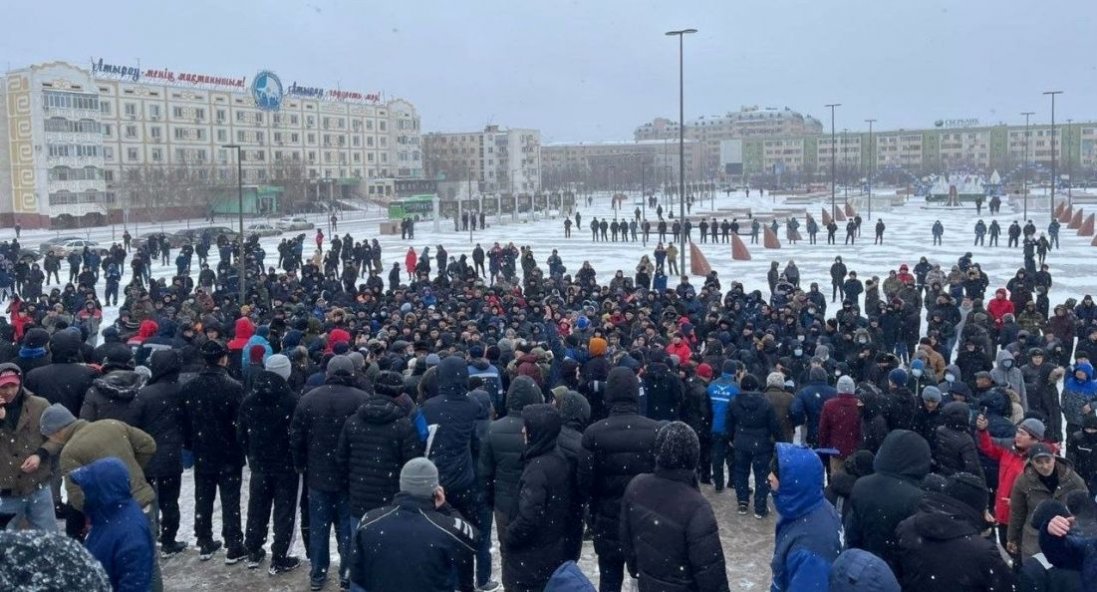 У Казахстані мітингувальники вимагають засудити військову агресію РФ проти України