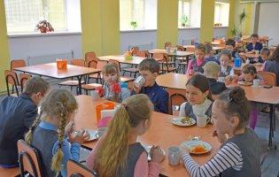 У шкільних їдальнях дітей годуватимуть по-новому