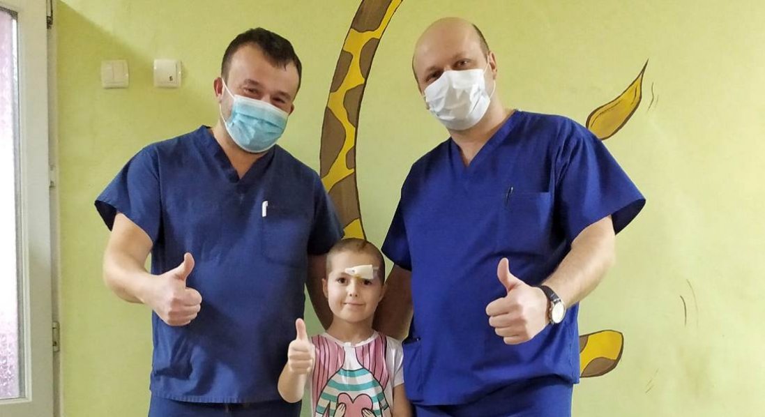 У дитини після застуди перестали функціонувати рука та нога: їй зробили надскладну операцію в Львові