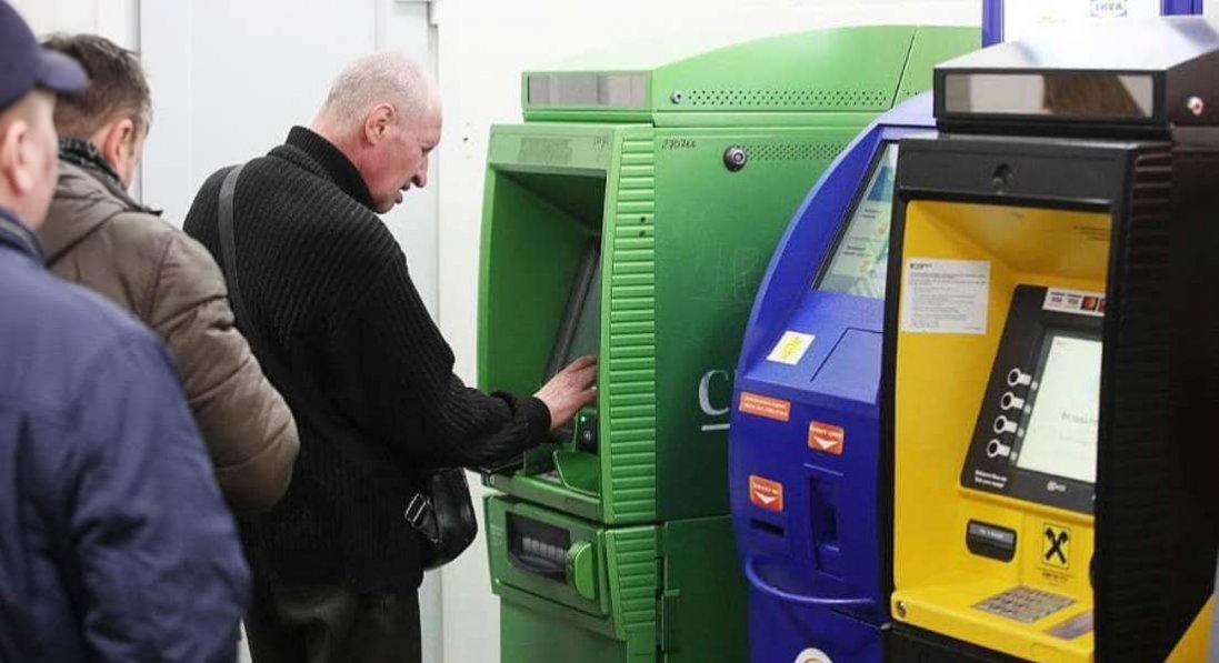 В Україні банки блокуватимуть картки за анонімне поповнення на понад 5 000 грн