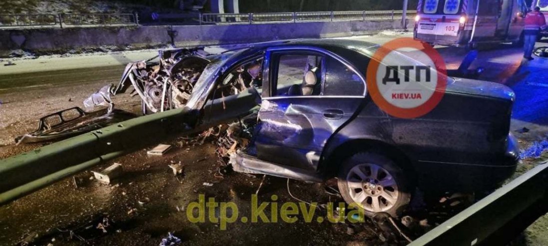 У Києві - смертельна ДТП: пасажирові відірвало ногу та руку