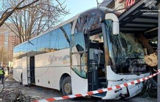 В Одесі - смертельна ДТП: водій автобуса втратив свідомість і виїхав на зустрічну смугу