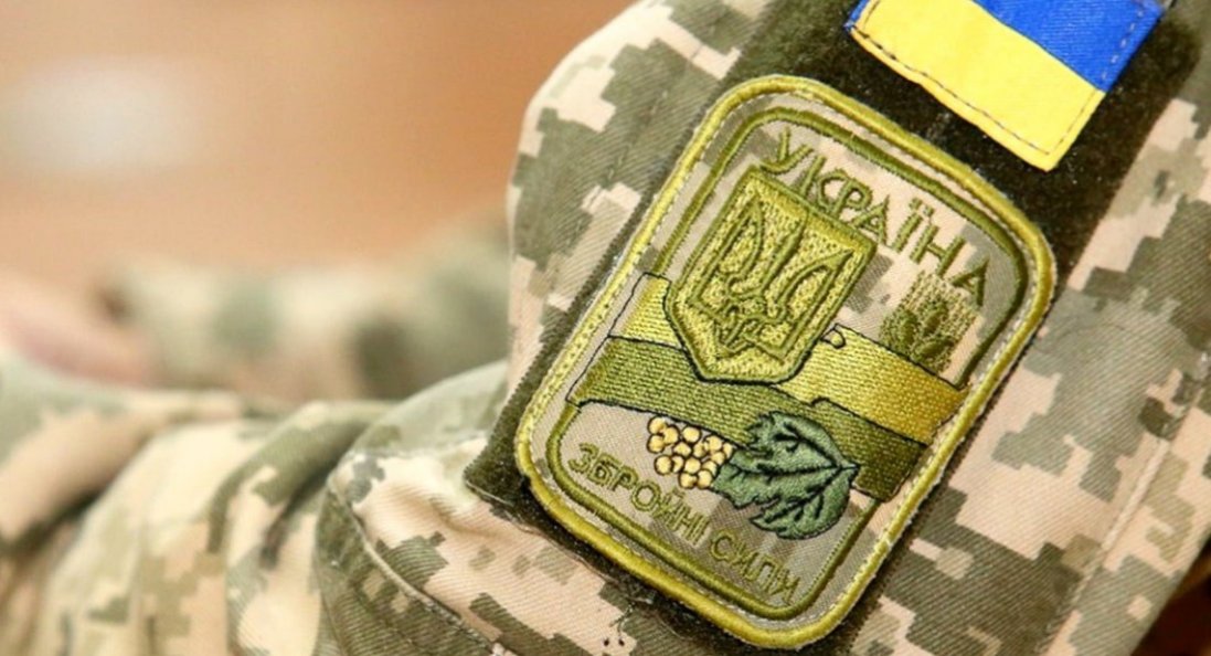 На Донбасі окупанти скинули гранату та поранили двох українських військових