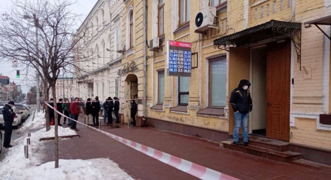Стрілянина у Києві біля пункту обміну валют: є травмовані
