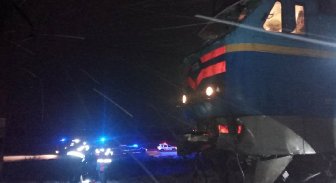 У Дубні зіткнулися вантажівка та пасажирський потяг: є постраждалі