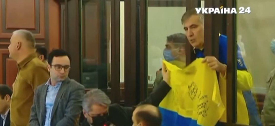 Саакашвілі співав Гімн України в грузинському суді з перевернутим прапором
