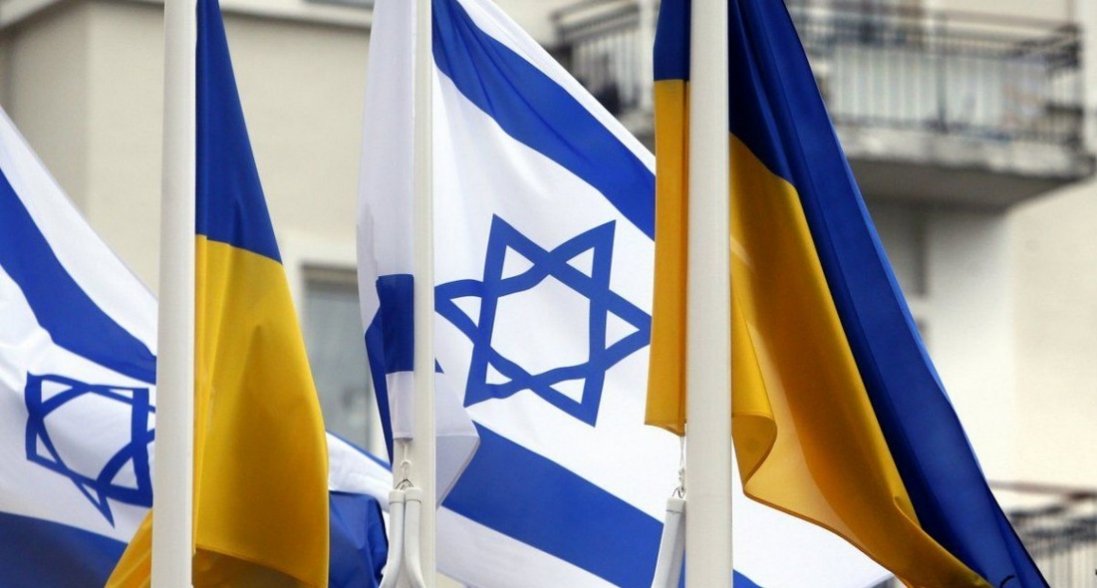 Ізраїль вивозить сім'ї дипломатів із України