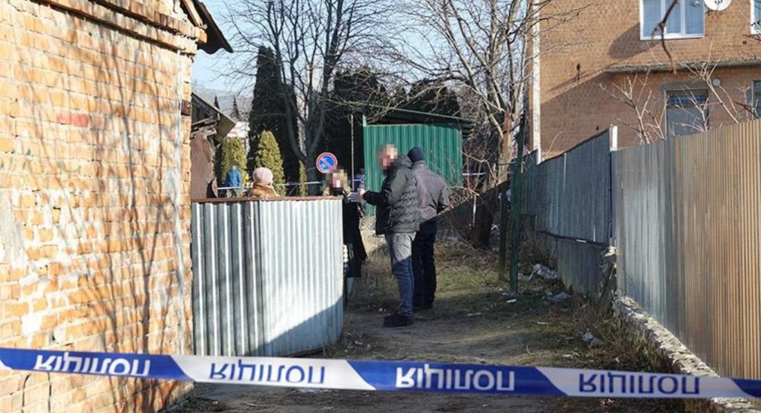 На Хмельниччині підліток вбив жінку сковорідкою: батько допоміг викинути труп