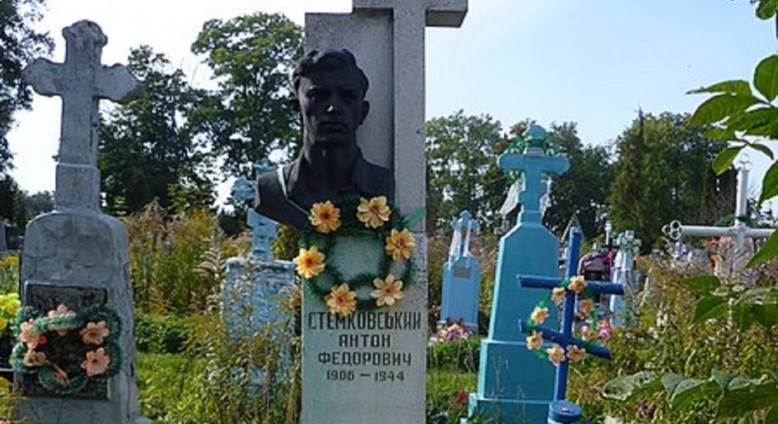 У Володимирі з кладовища вкрали пам'ятник