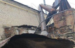 На Волині вітер звалив металевий димар шкільної котельні
