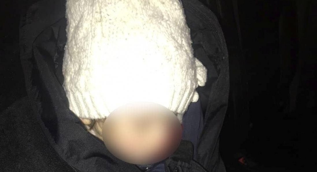 На Рівненщині знайшли школярку в покинутій хаті: дитина пройшла 10 км