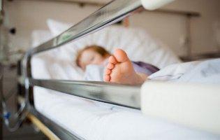 У Луцьку багатодітна жінка залишила свою півторарічну дитину у лікарні: подробиці